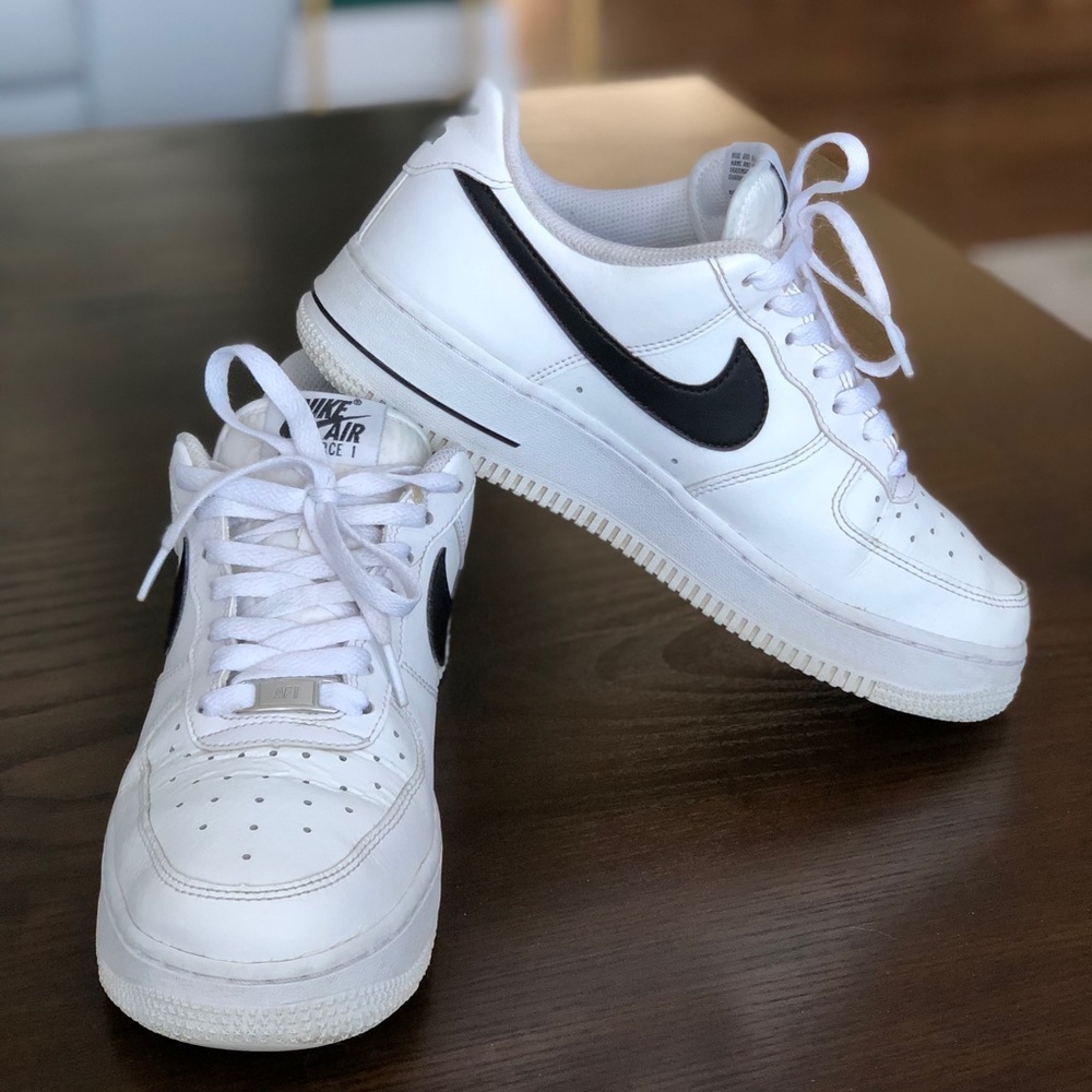 SOLD / NIKE Air Force 1 Low (6.5 men/8 women)